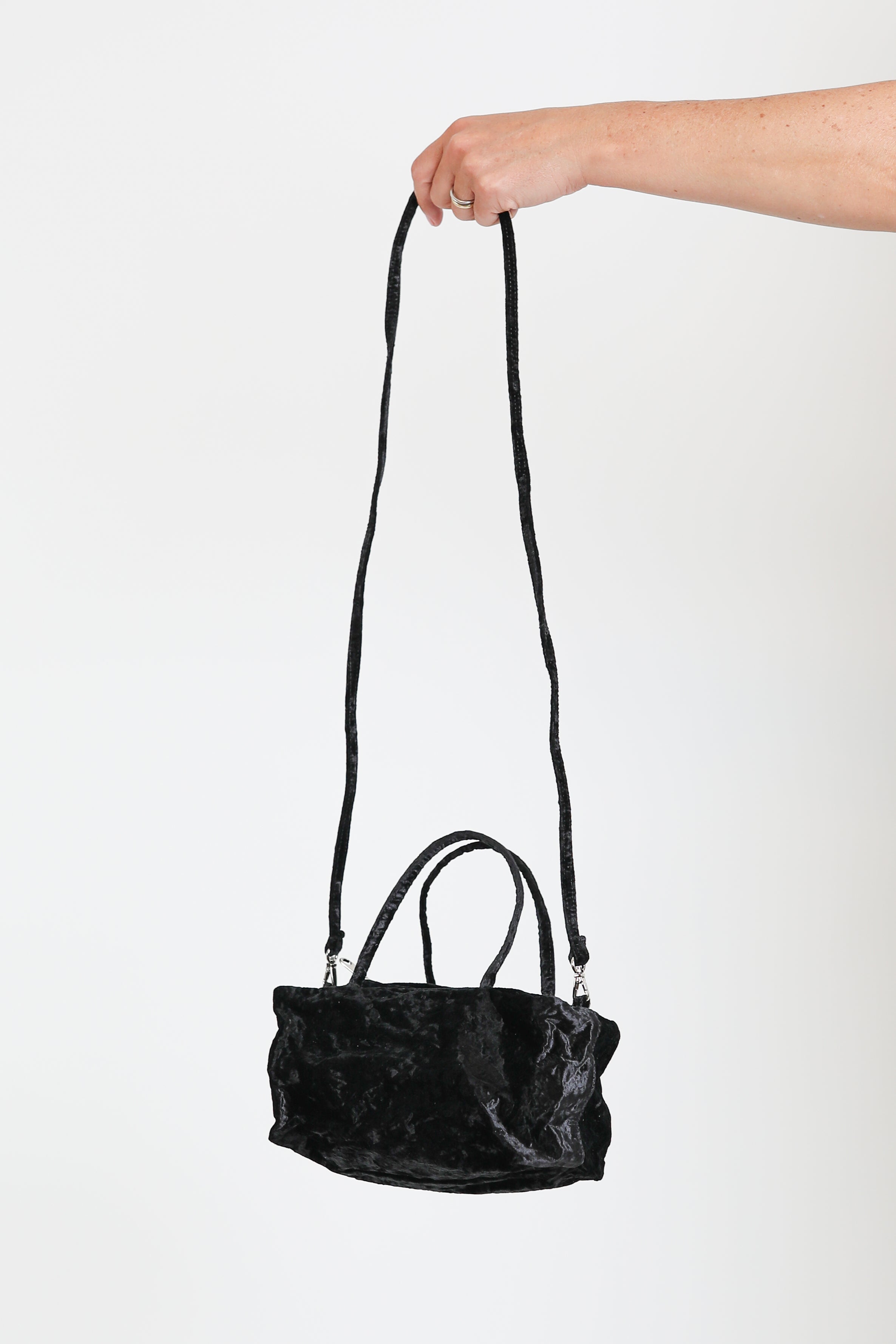 Zilla, Tasche Velvet Mini Duffle in Schwarz