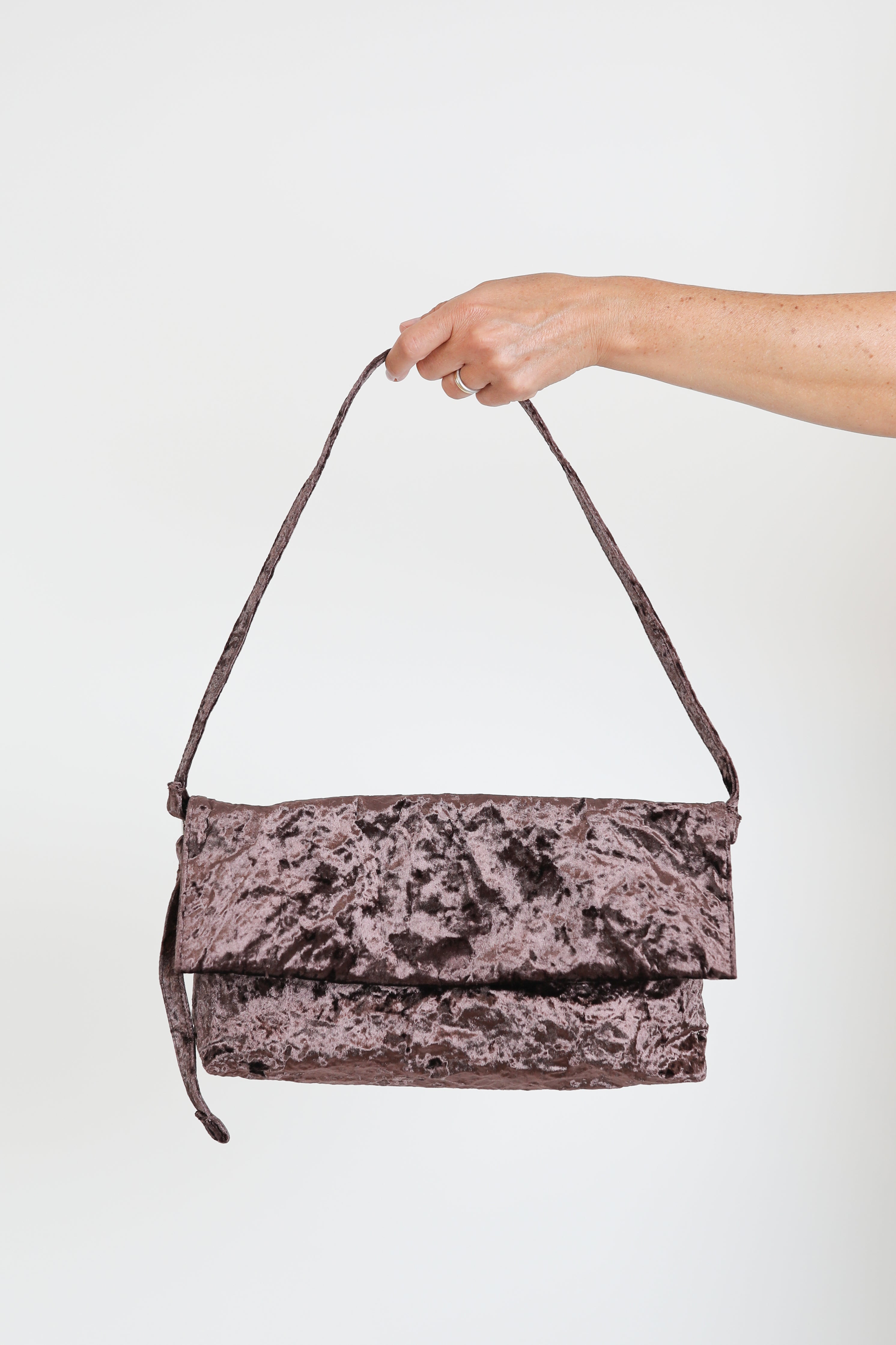 Zilla, Tasche Velvet Baguette in Moka