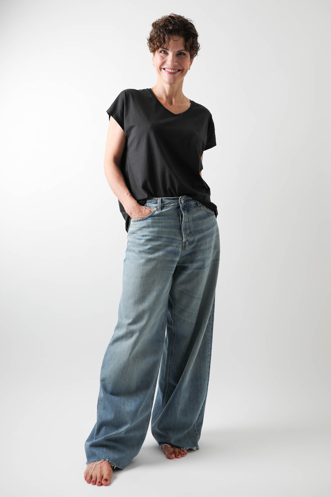 T-Shirt Oversized V-Neck in Schwarz