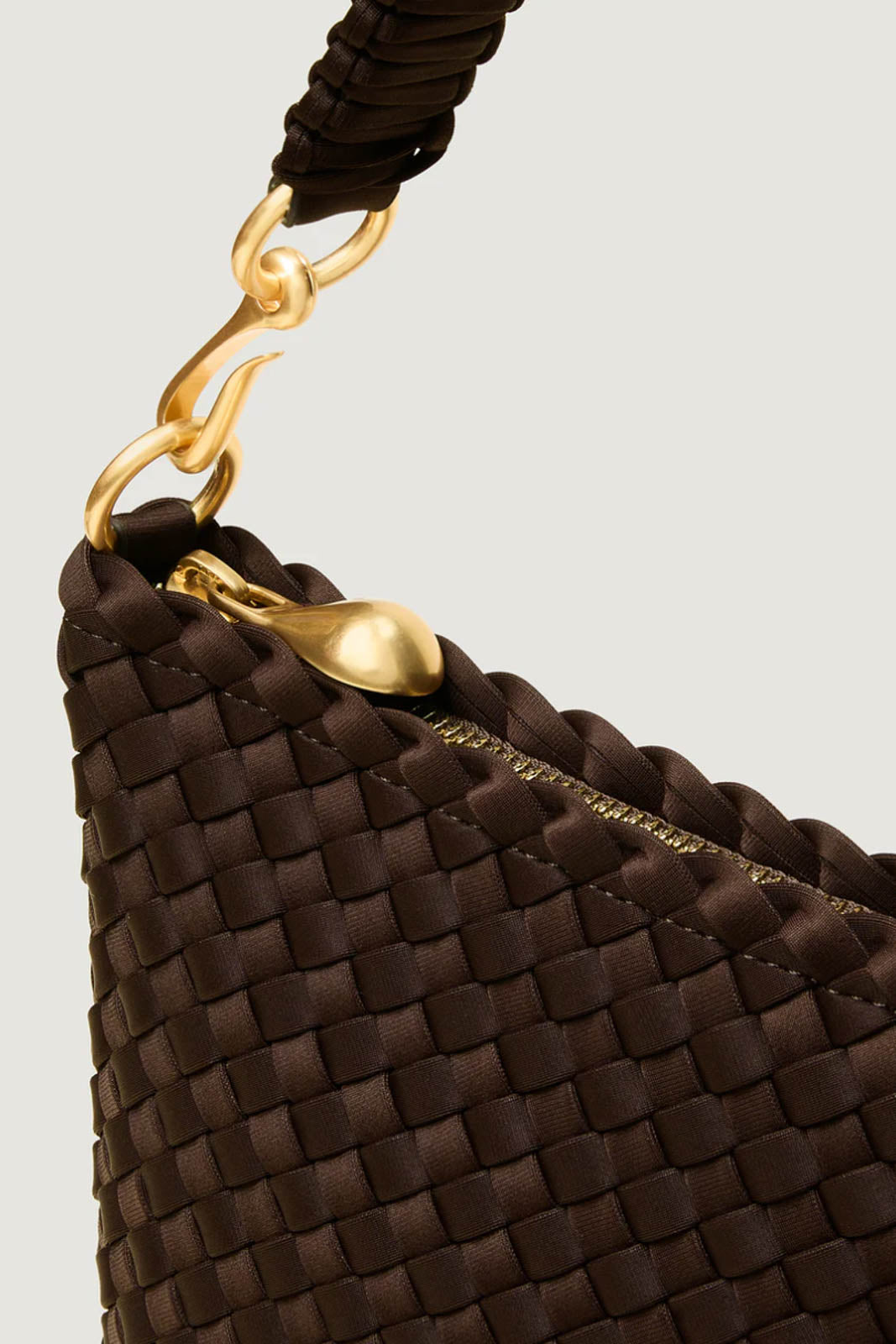 Naghedi, Tasche Porto Half-Moon Medium in Chocolate