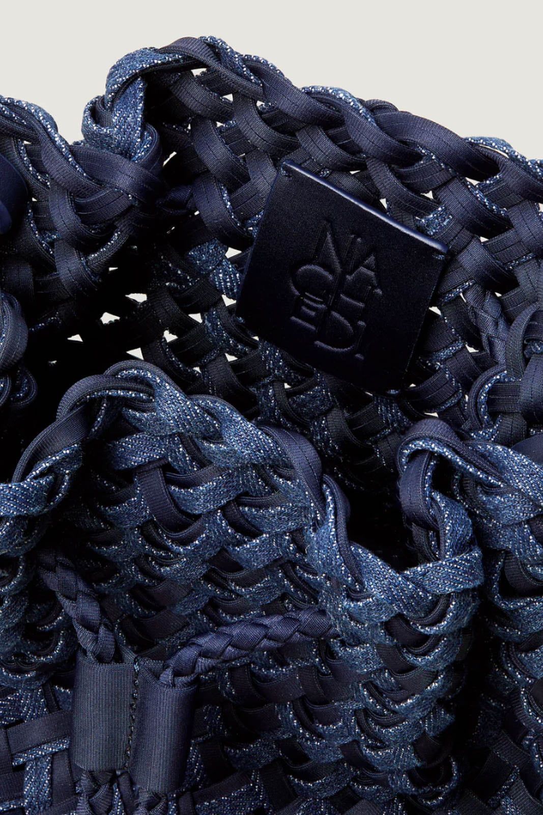 Naghedi, Tasche Gramercy Medium Bucket Double Weave in Indigo