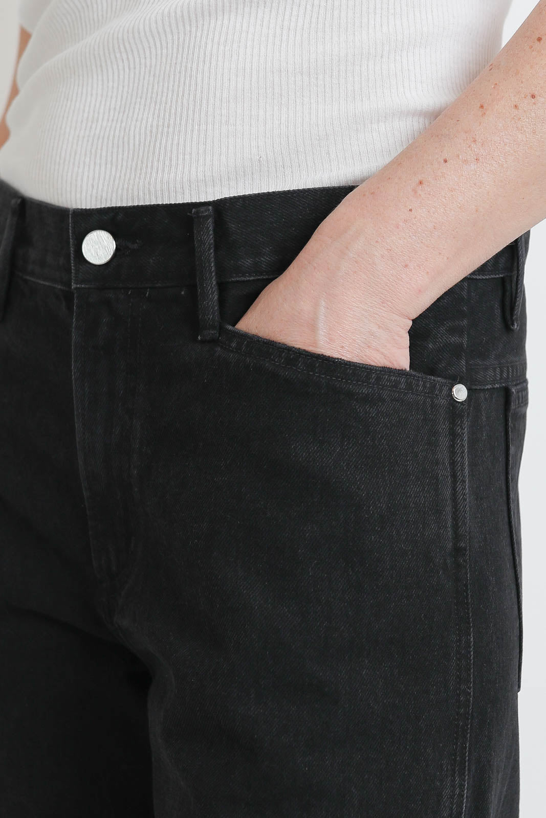 Agolde, Shorts Skater in Washed Black
