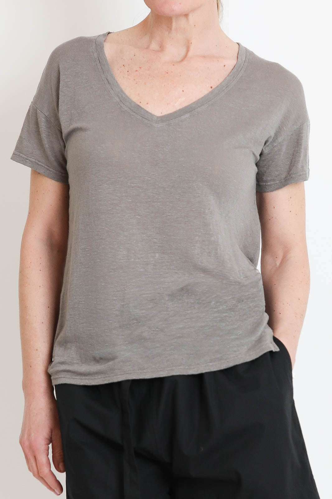 Bowery, T-Shirt V-Neck in Castlerock