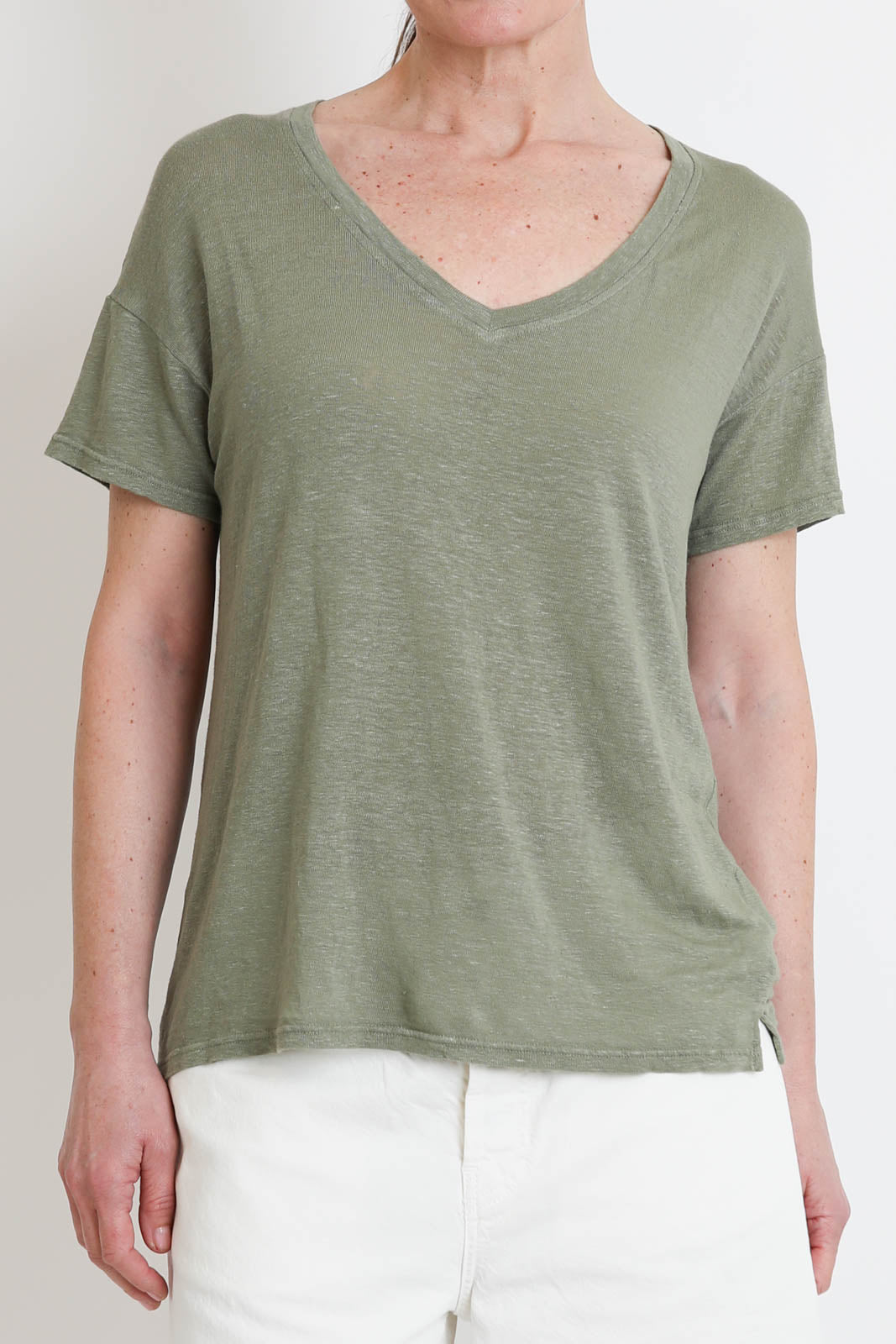 Bowery, T-Shirt V-Neck in Sage