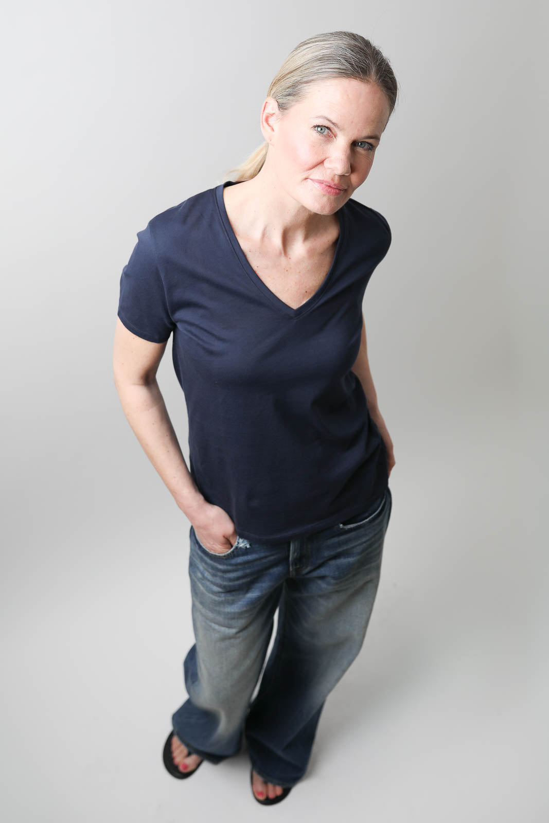 Vestibule Garderobe, T-Shirt V-Neck in Marine