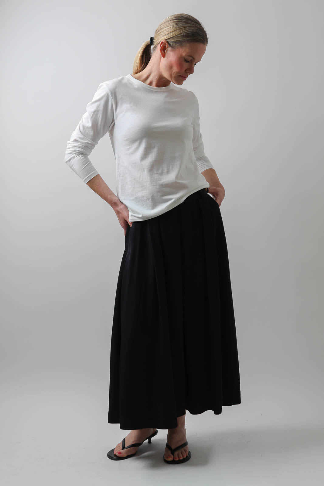 Vestibule, long-sleeved crewneck shirt in white