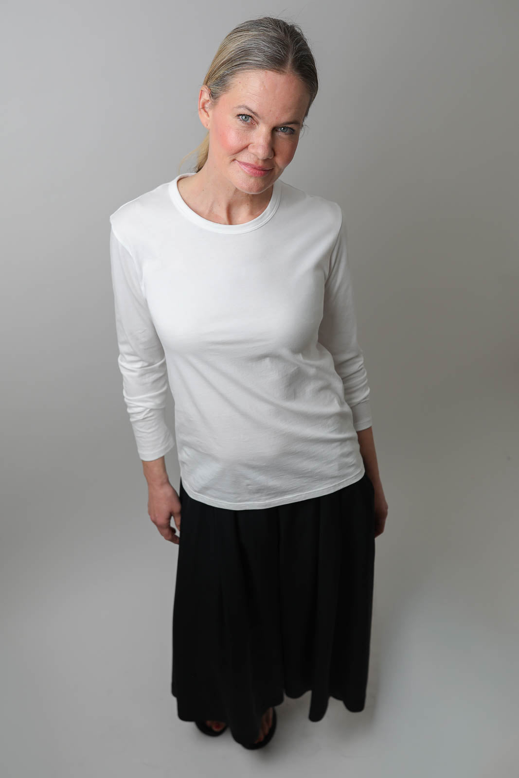 Vestibule, long-sleeved crewneck shirt in white