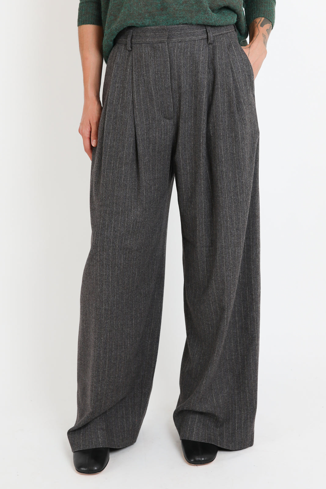 Zenggi, pantalon vintage à fines rayures « Jade » couleur « Brownstone »