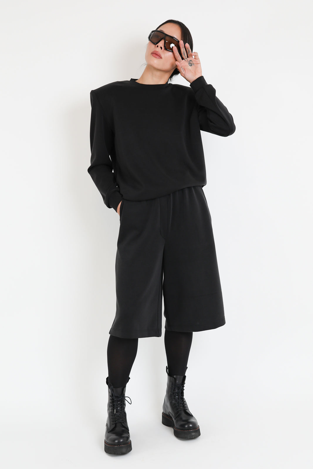 Tibi, Bermudas Feather Weight Relaxed in Schwarz