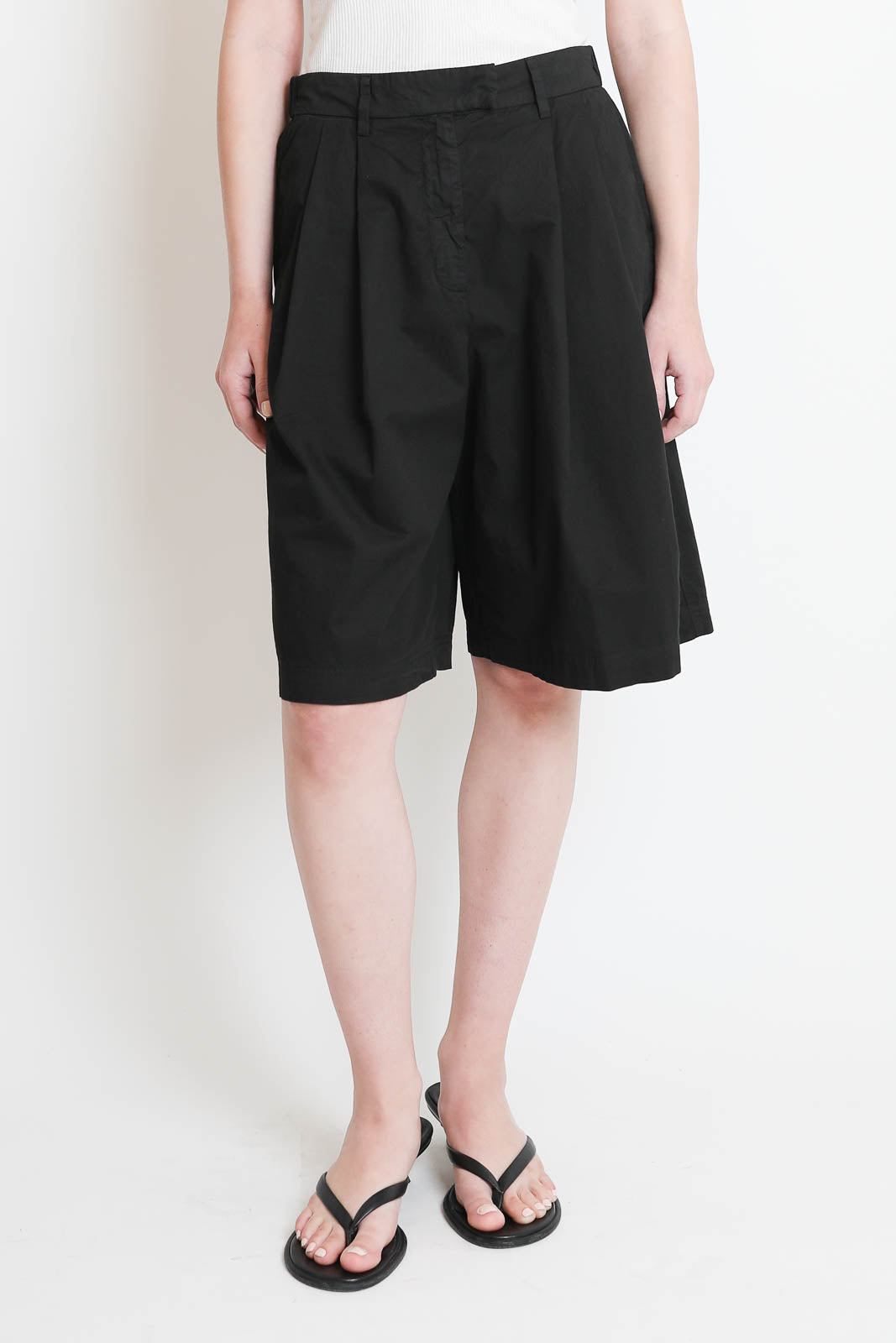 Pomandère, Shorts mit Bundfalten in Schwarz