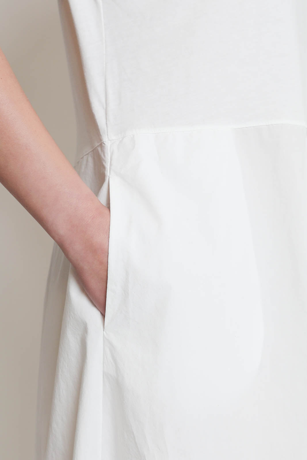 Pomandère, Kleid mit Kurzen Ärmeln in Optical White