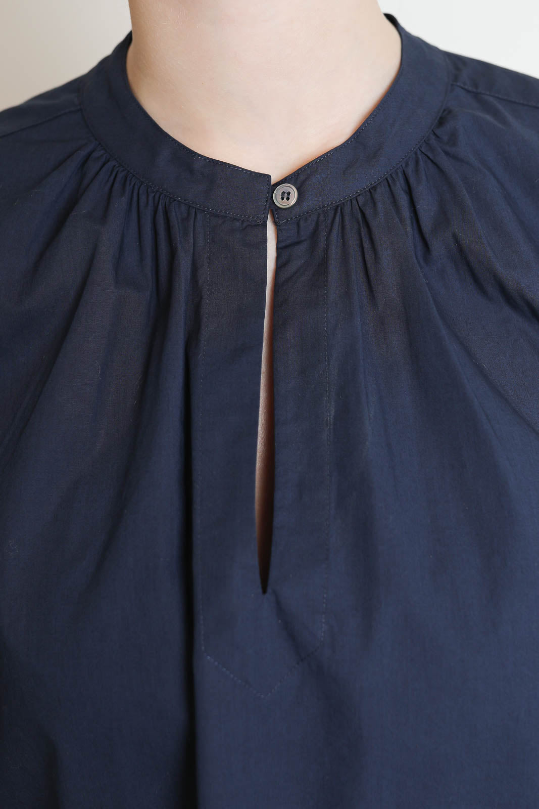 Pomandère, Bluse ohne Ärmel in Navy