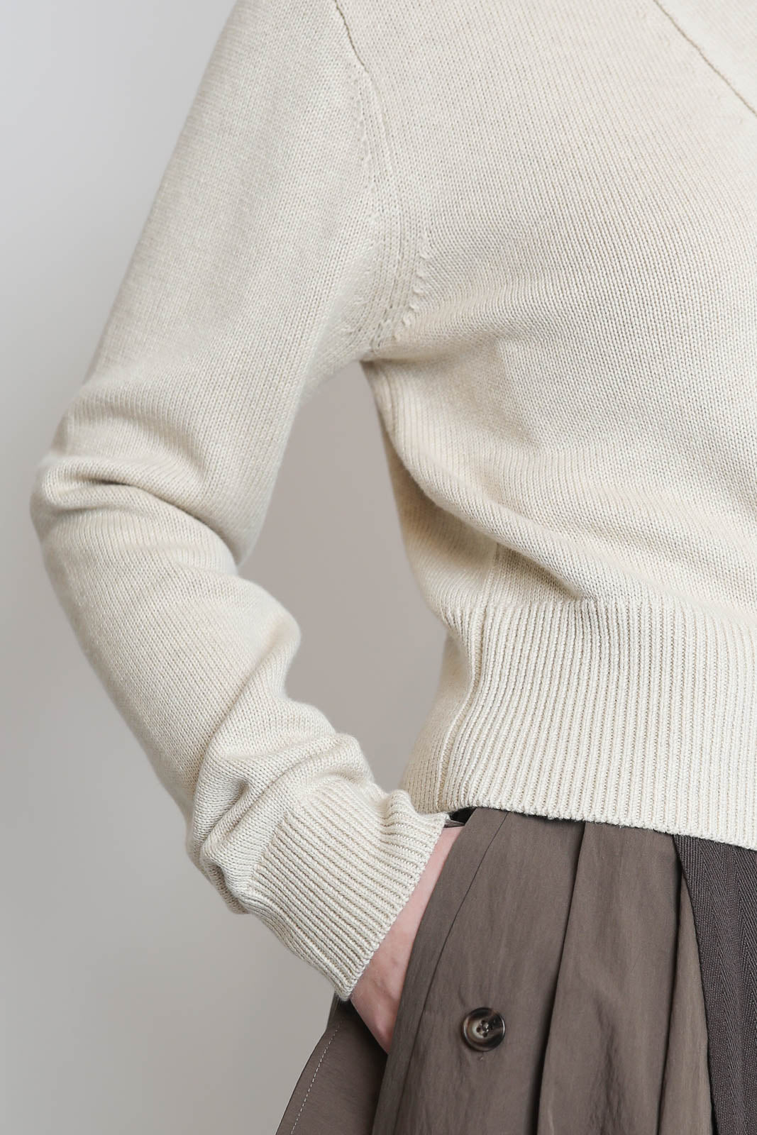 Zenggi, Cardigan Cash Cropped in Eggshell