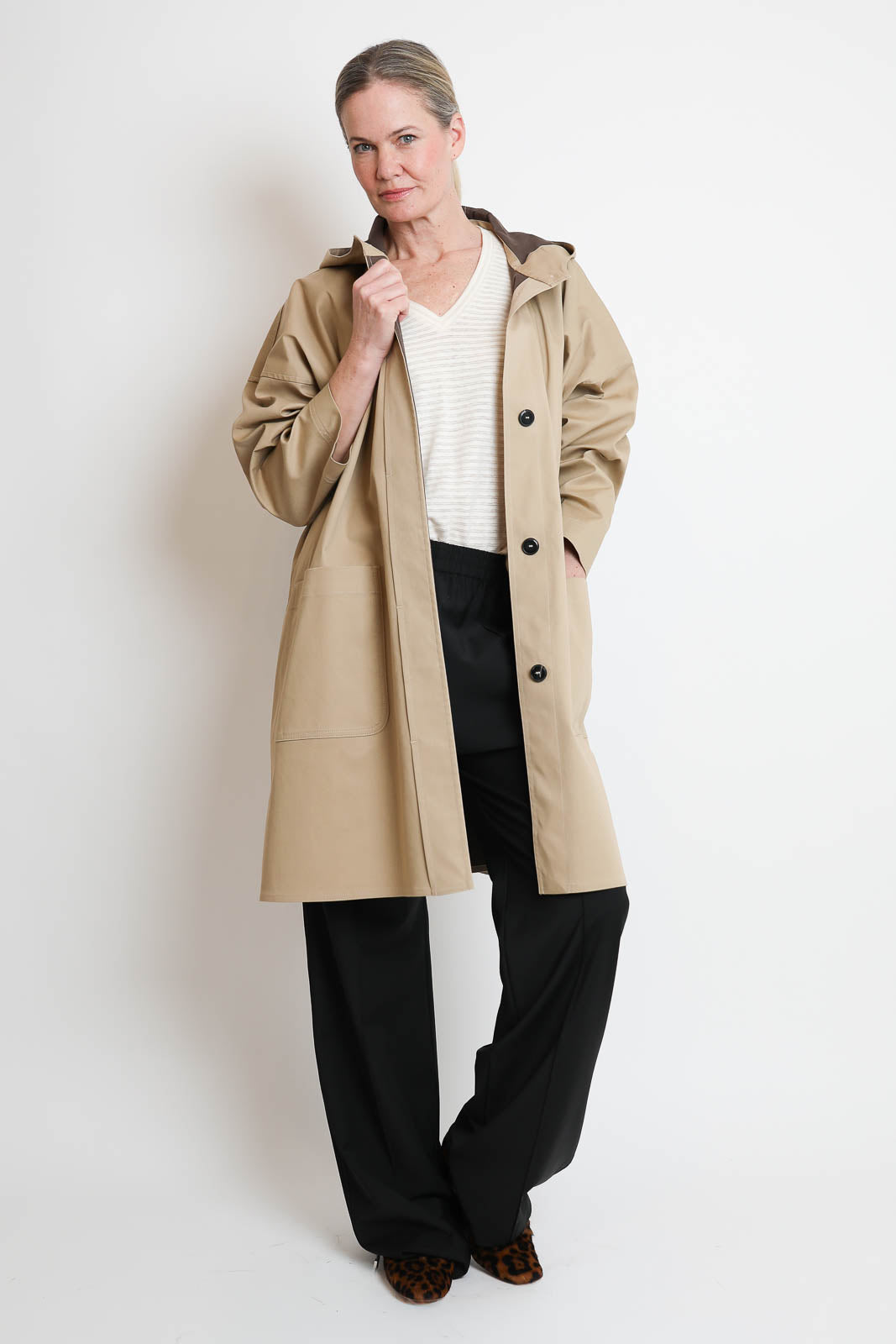 Pomandere, Mantel mit Kapuze in Sand