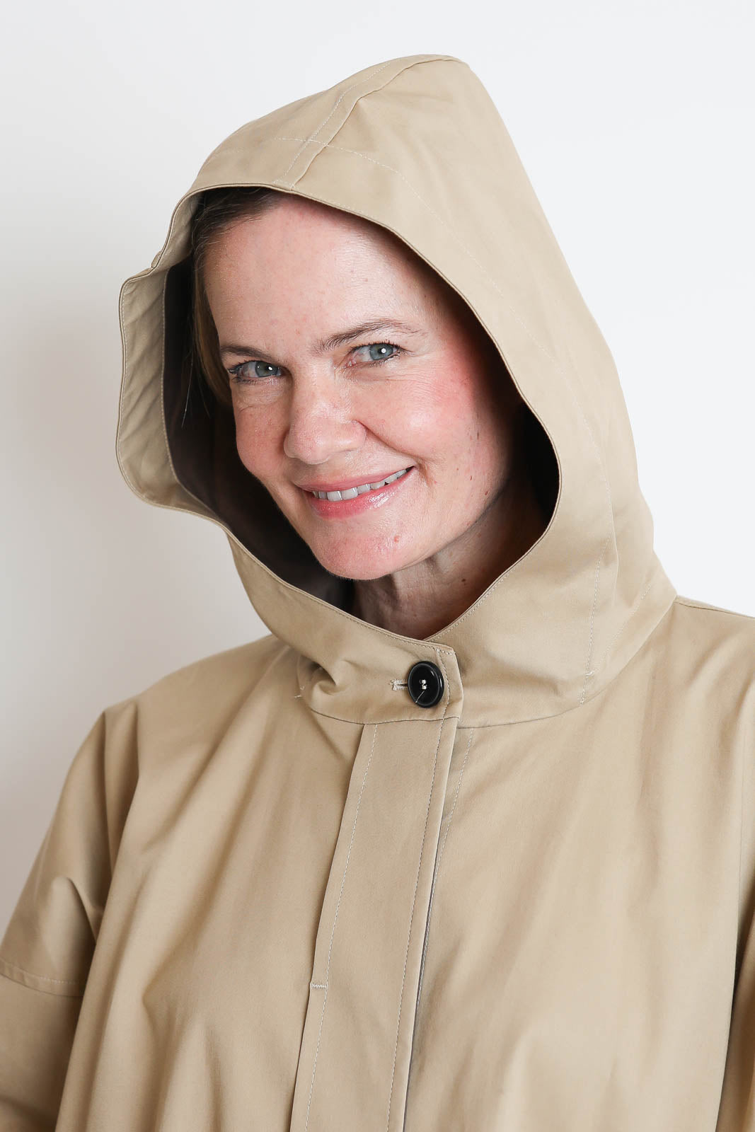 Pomandere, Mantel mit Kapuze in Sand