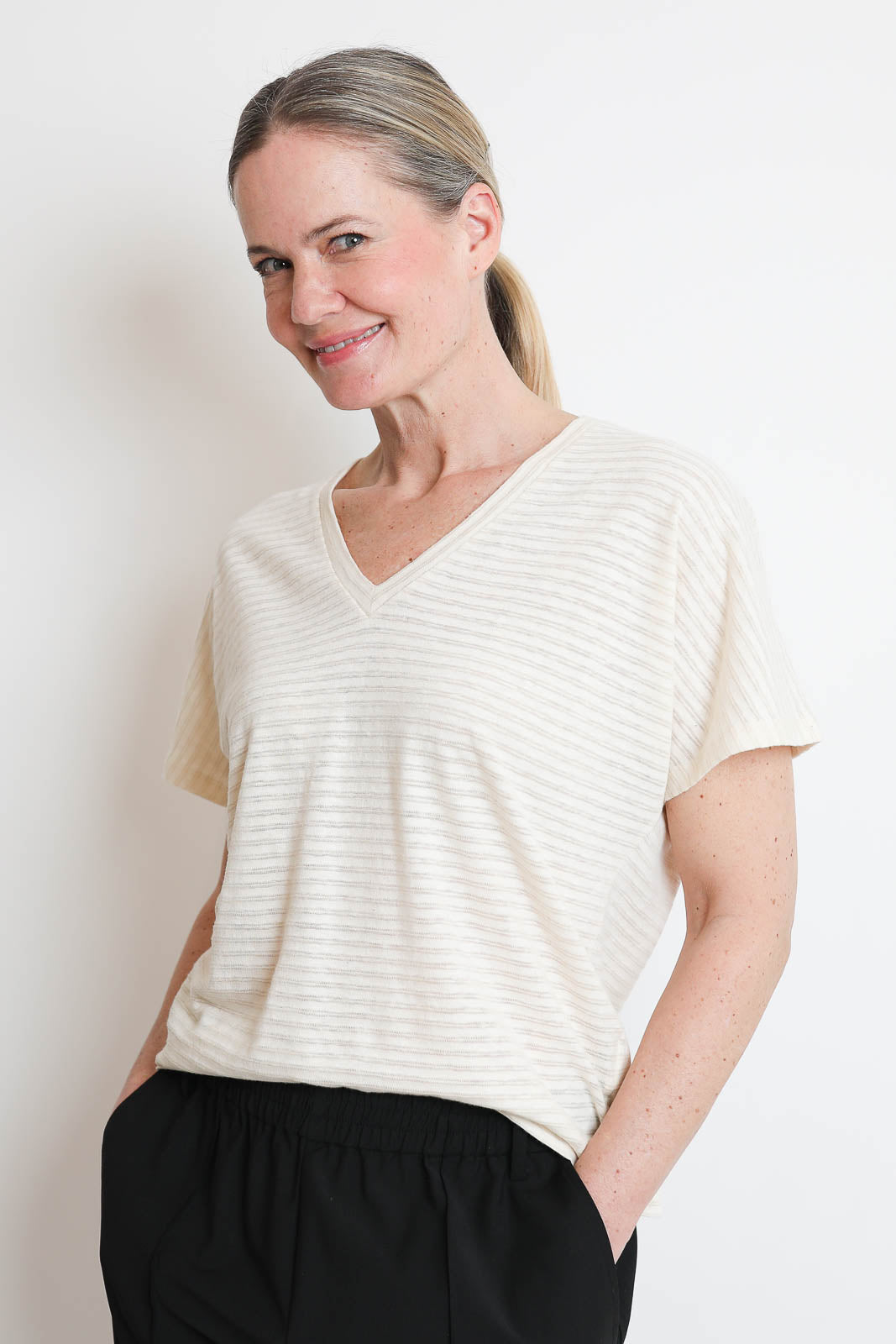 Pomandere, T-Shirt mit Streifen in Chalk