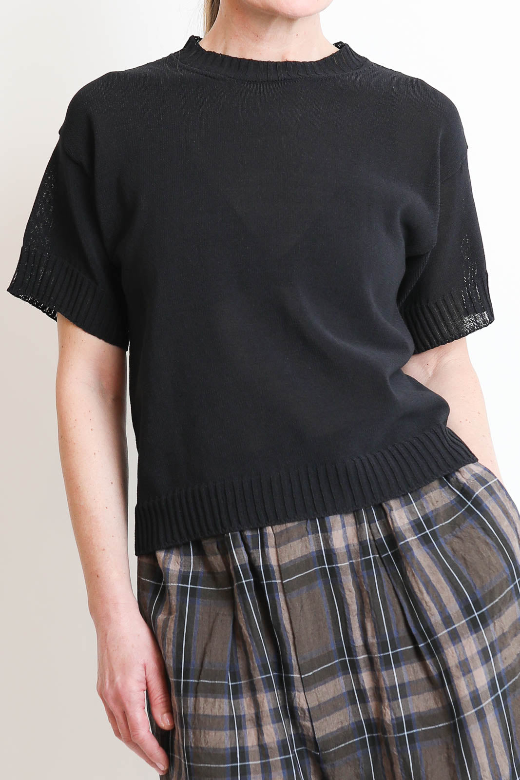 Pomandere, T-Shirt aus Baumwolle in Schwarz