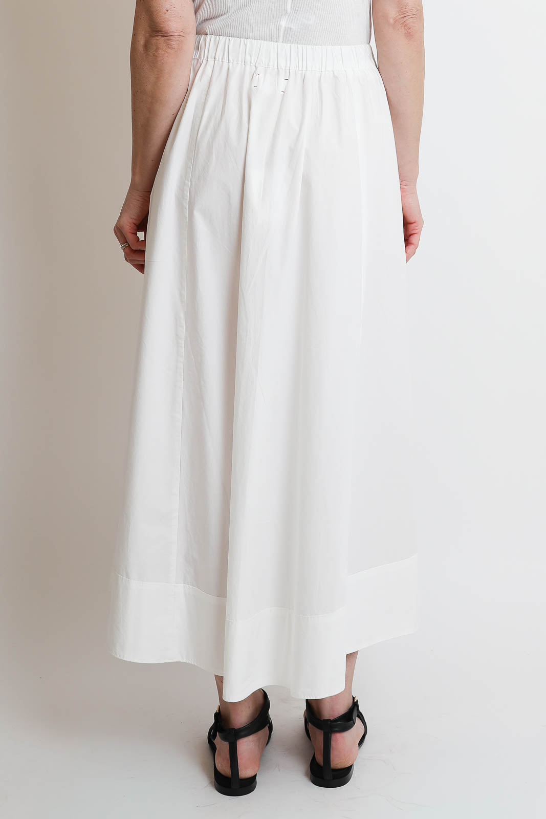 Xirena, Rock Gwynn in Weiss