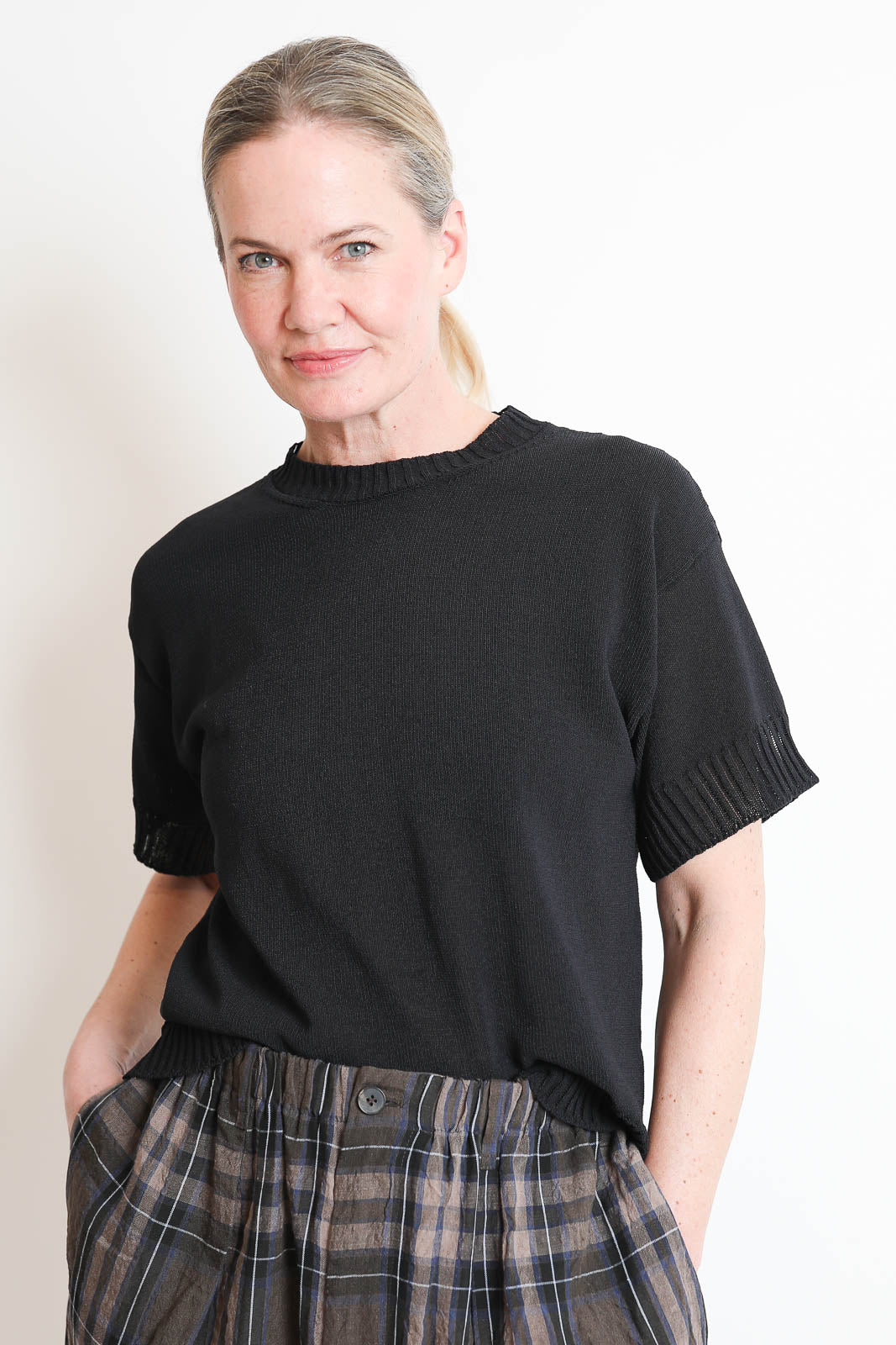 Pomandere, T-Shirt aus Baumwolle in Schwarz