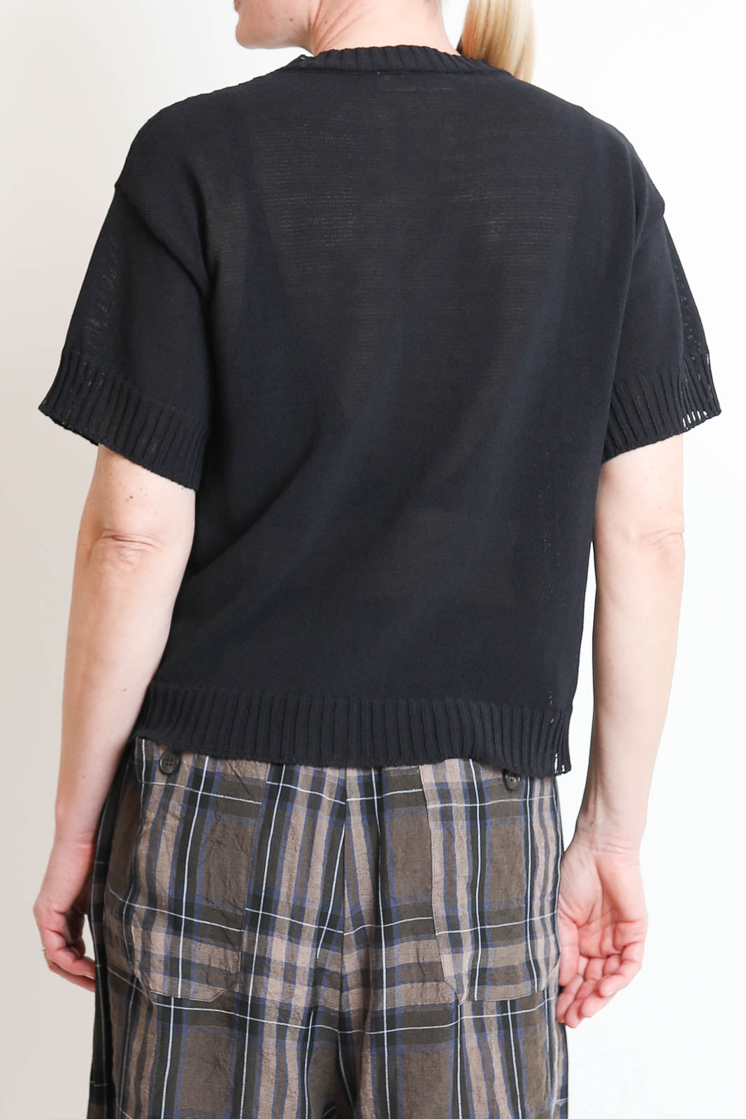Pomandere, T-Shirt aus Baumwolle in Schwarz