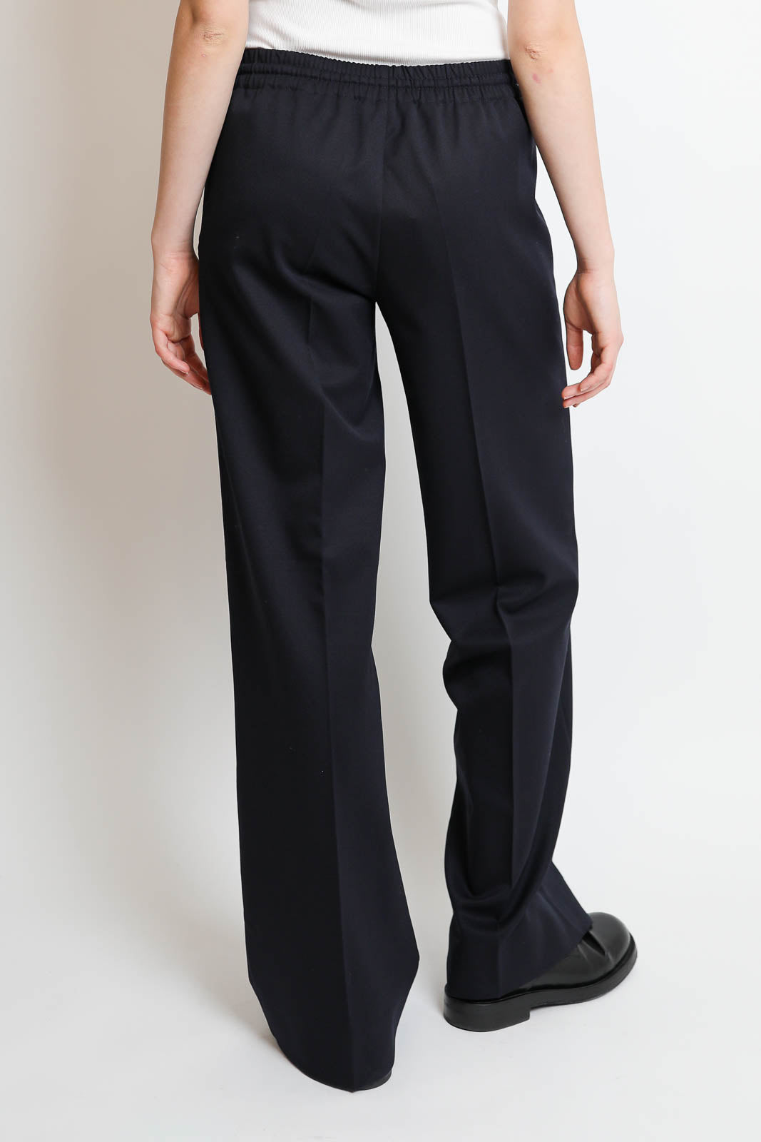 Vestibule Garderobe, Hose Essential in Navy