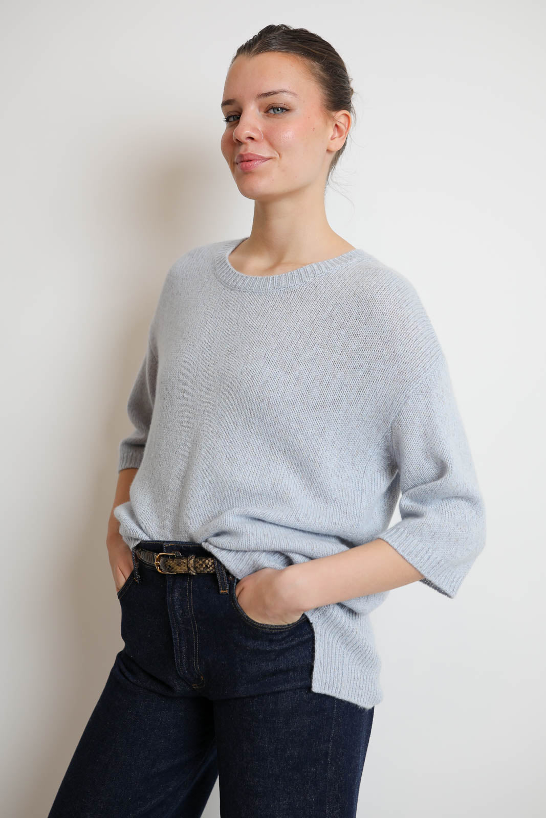 Lisa Yang, Pullover mit kurzen Ärmeln Camille in Misty Blue