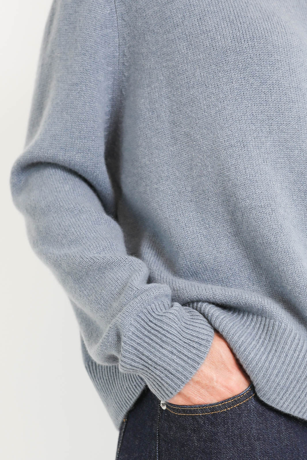 Soft Goat, Pullover Boyfriend Crewneck in Retro Blue