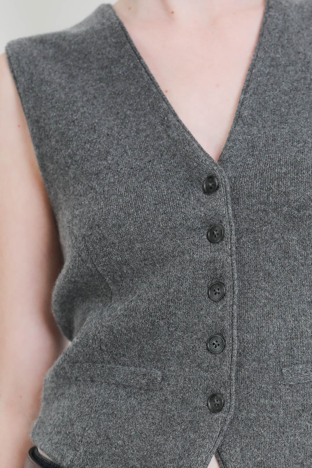 Guest in Residence, Gilet Tailored in Charcoal