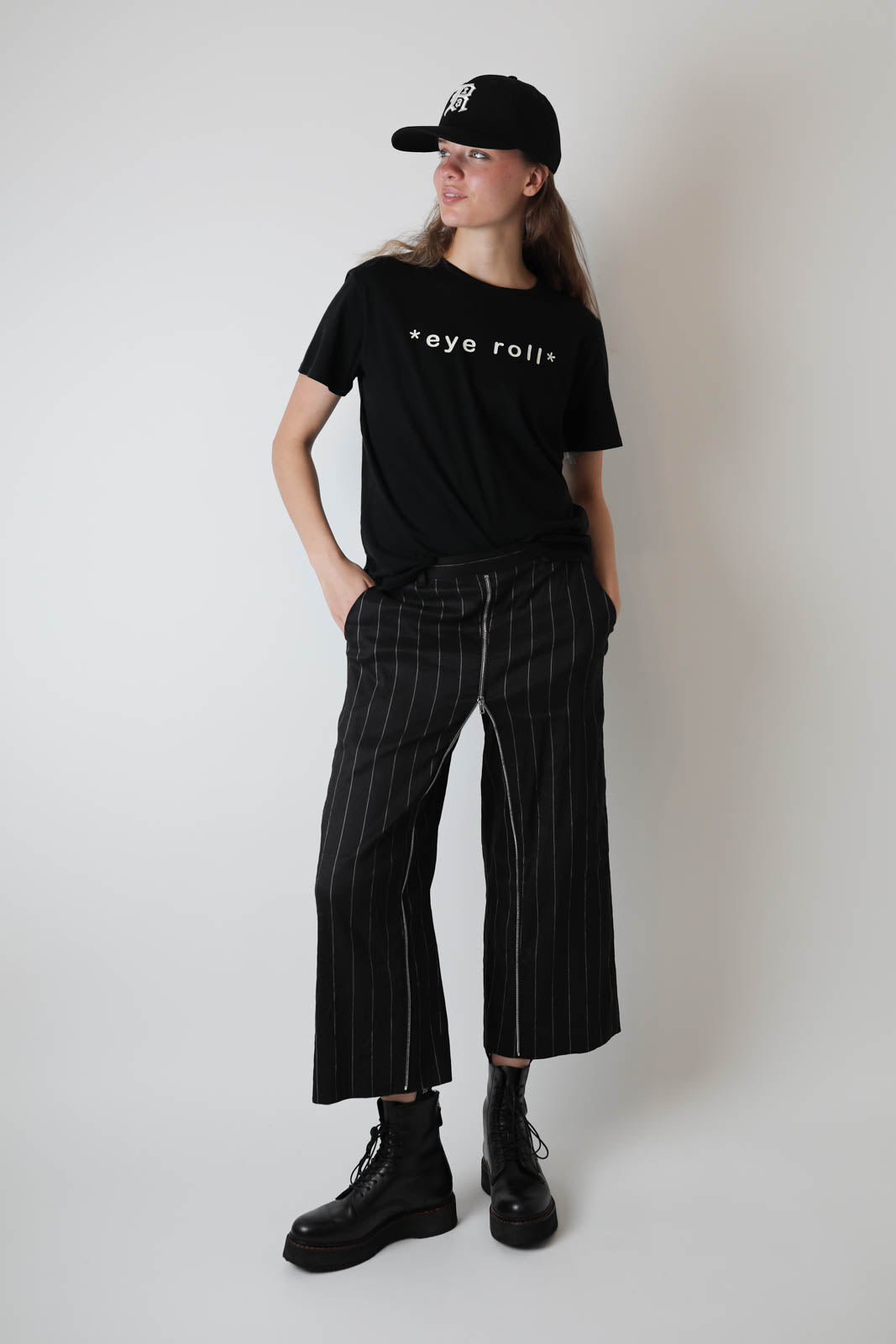 R13, pantalon à fermeture éclair sur le devant, noir et argent à fines rayures