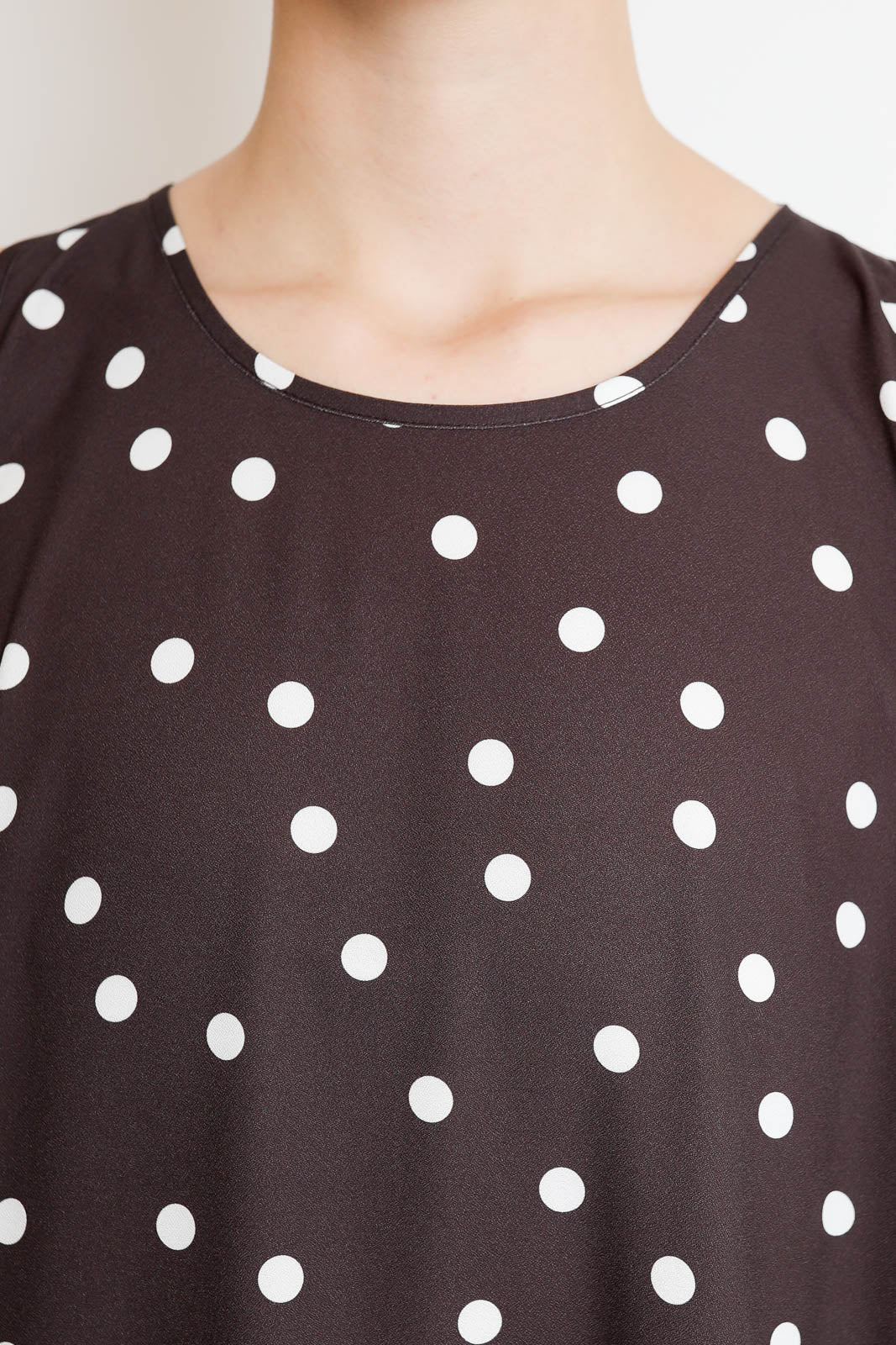 Kleid Ona Tupfen in Tupfen Braun