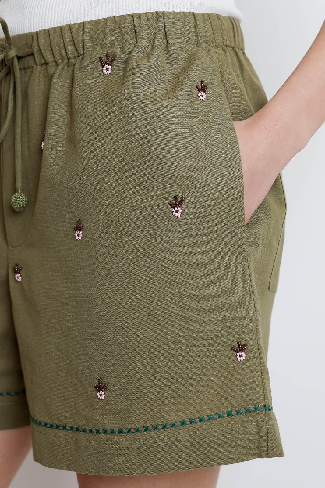 Baziszt, Shorts Pistachio in Green Khaki