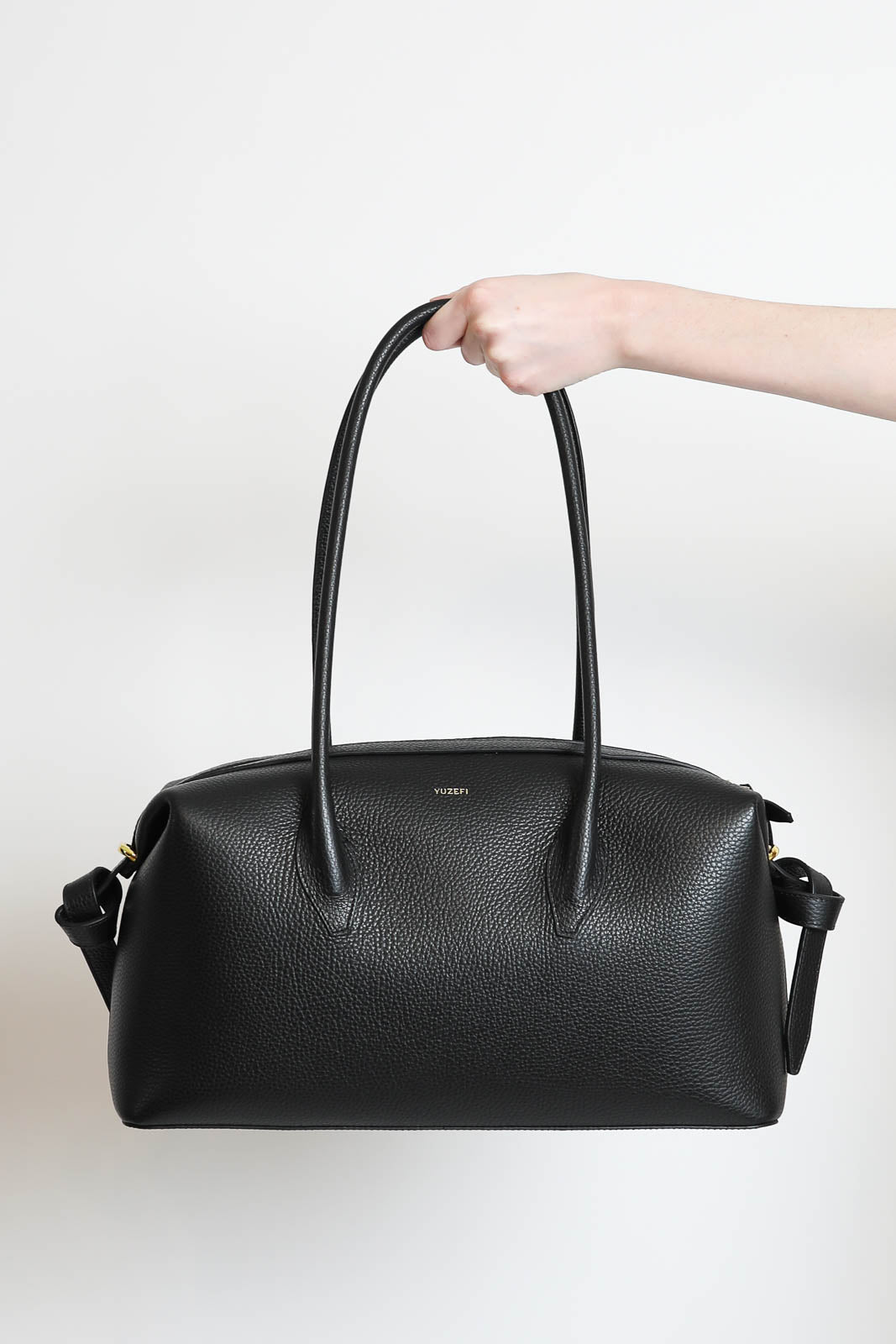 Yuzefi, Tasche Brioche Duffle in Schwarz