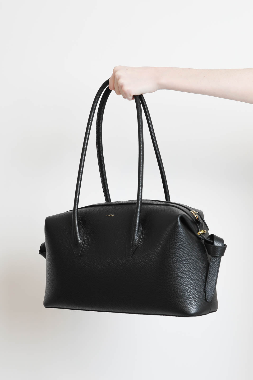 Yuzefi, Tasche Brioche Duffle in Schwarz