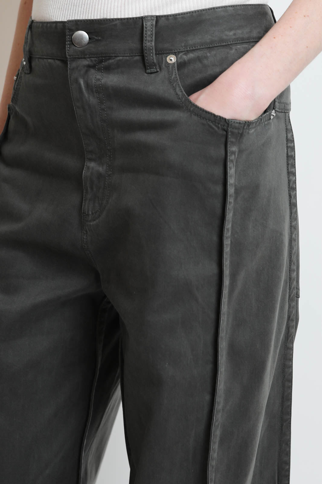 Tibi, Hose Twill Tuck in Grau