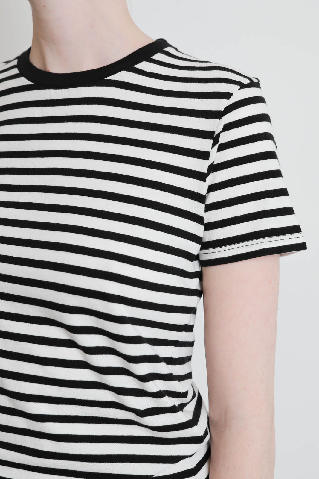 Nili Lotan, T-Shirt Lana Crewneck in Black/Ivory Stripe