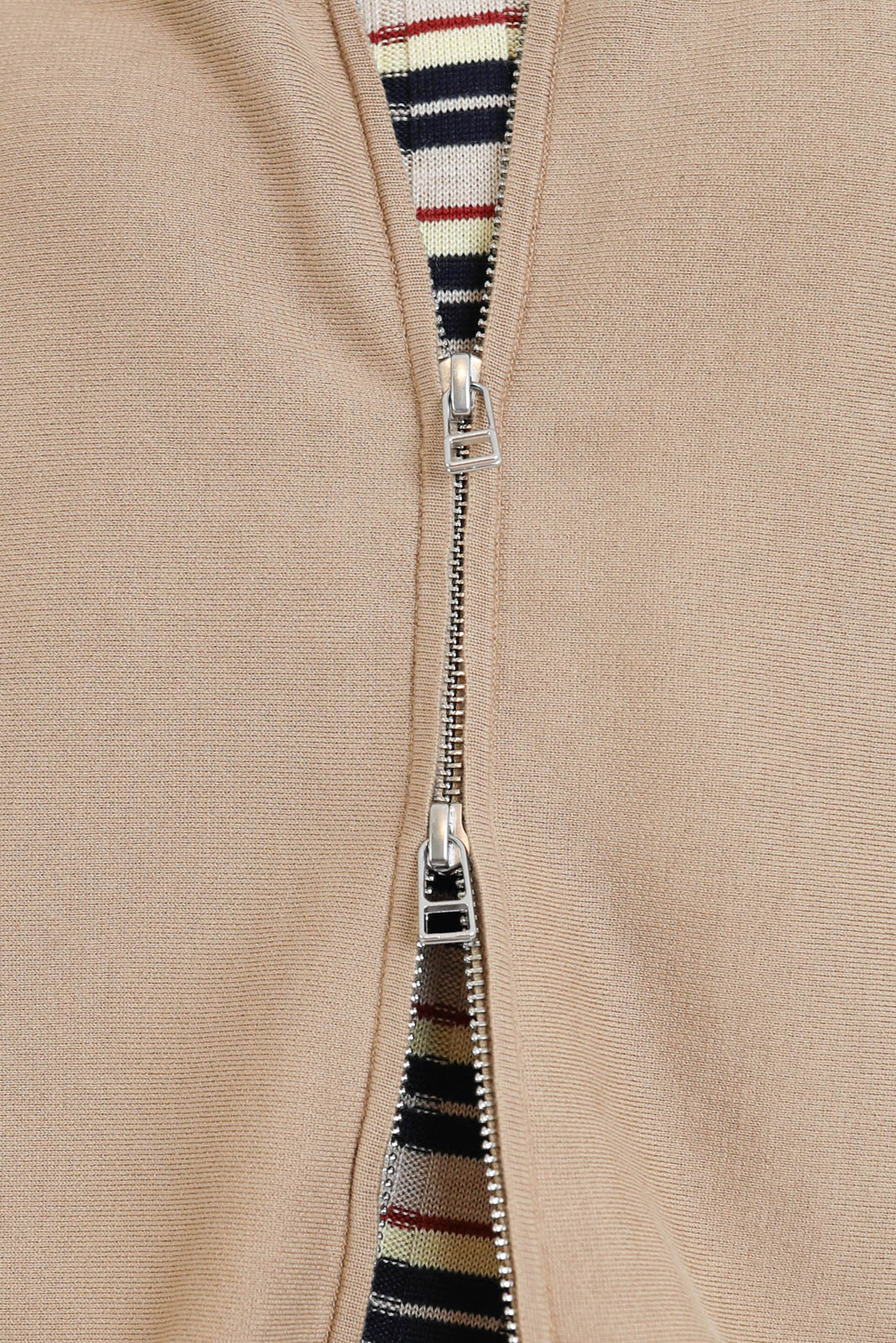 Guest in Residence, Jacke / Cardigan Windbreaker in Camel