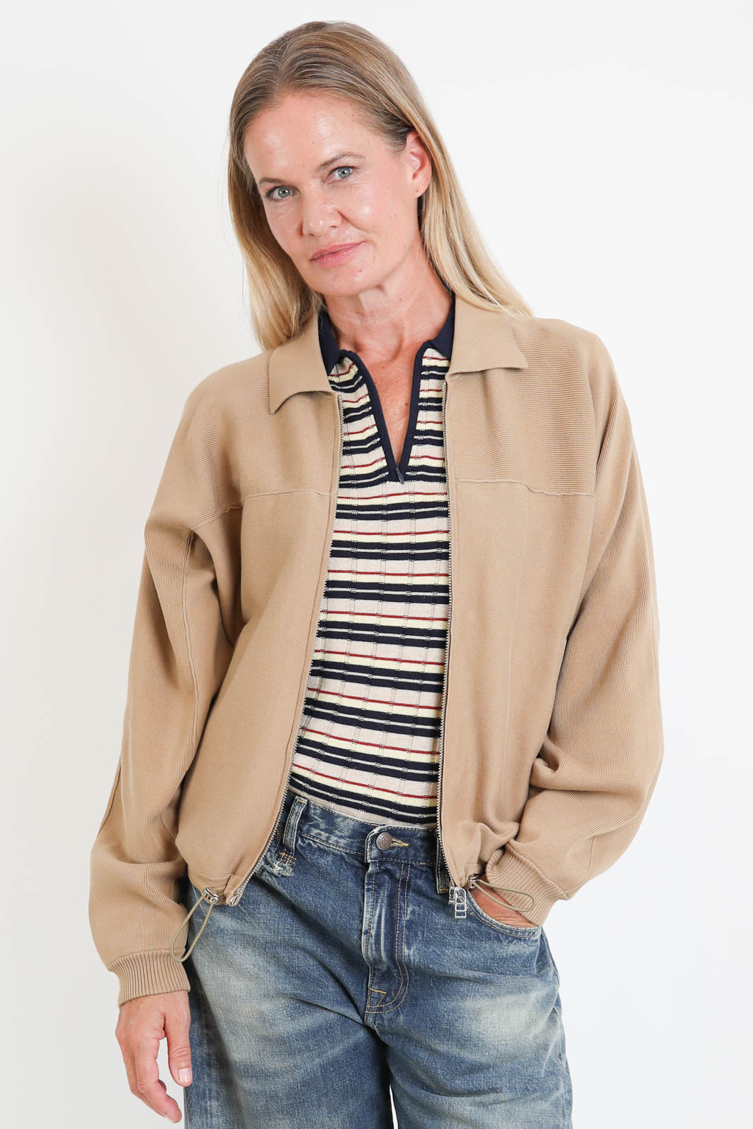Guest in Residence, Jacke / Cardigan Windbreaker in Camel