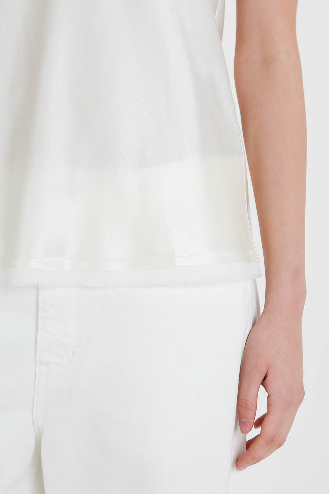 All3, Tank Top Amanda aus Seide in Off-White