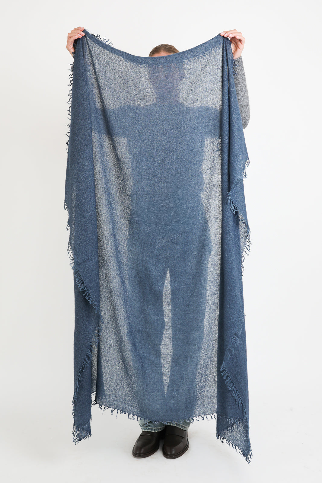 Faliero Sarti, Schal New Cristiana in Blau