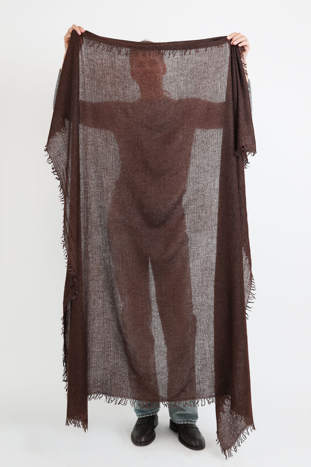 Faliero Sarti, Schal New Cristiana in Braun