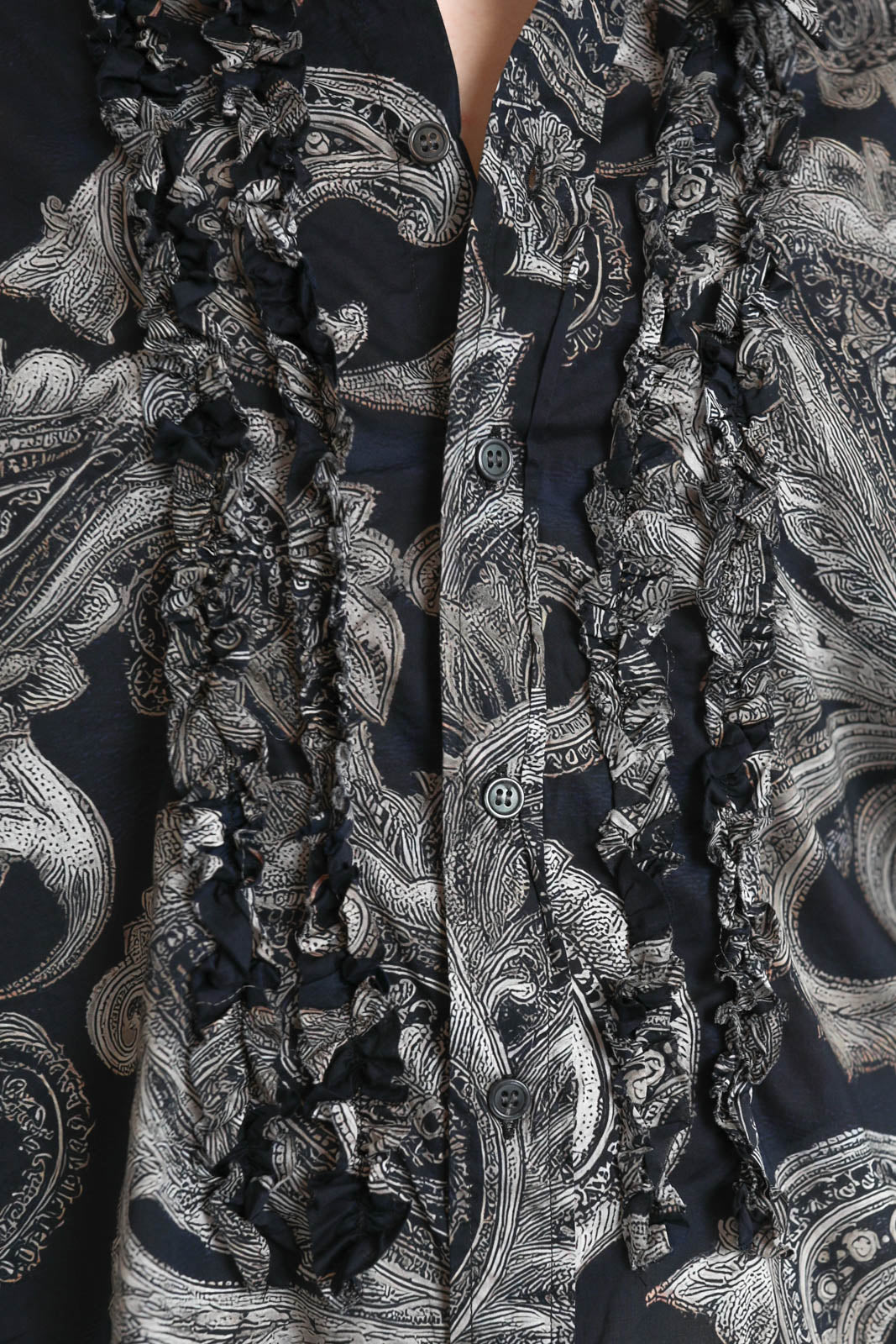 R13, Bluse Shredded Seam Ruffle in Black Paisley