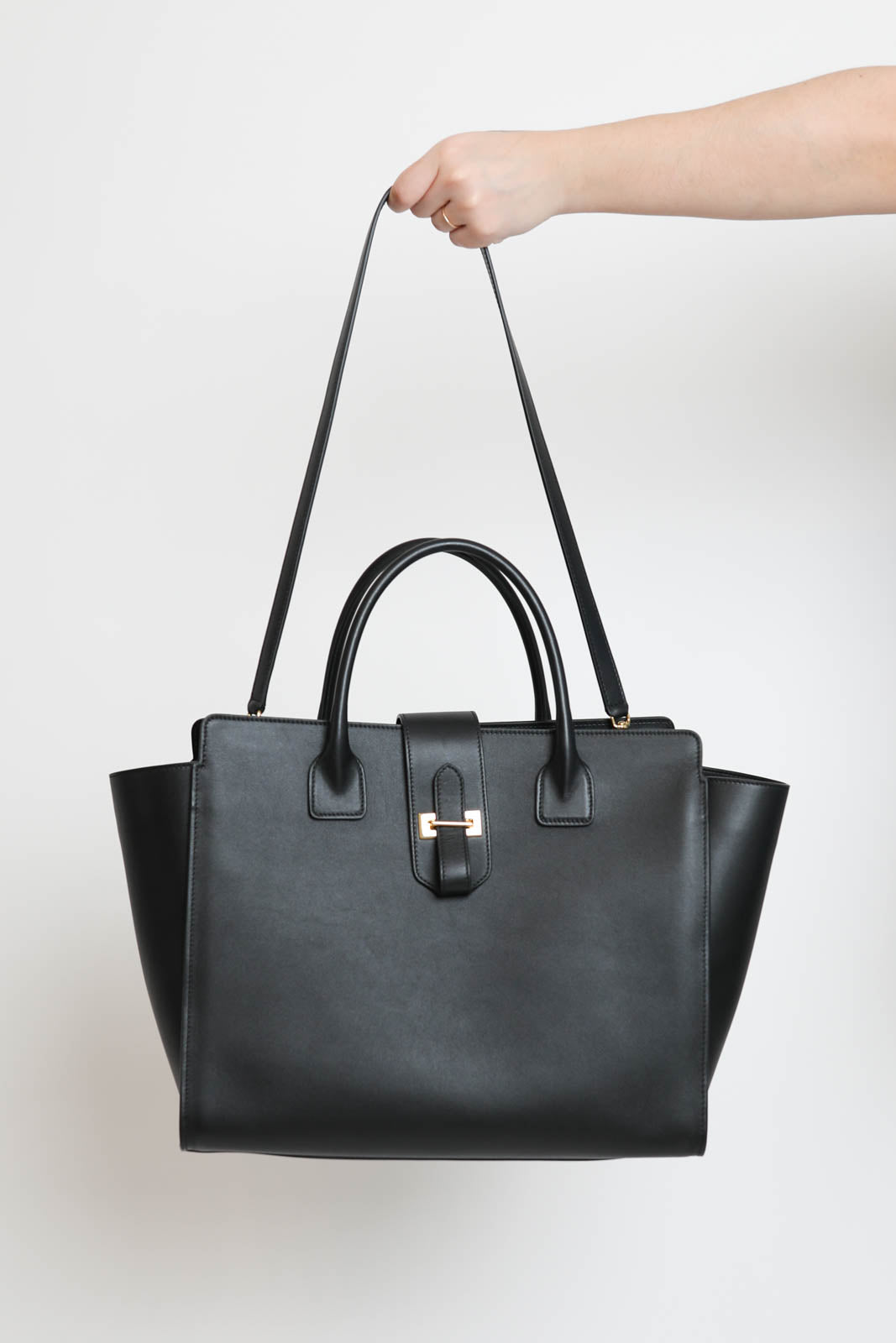 Nili Lotan, Tasche Lou in Schwarz