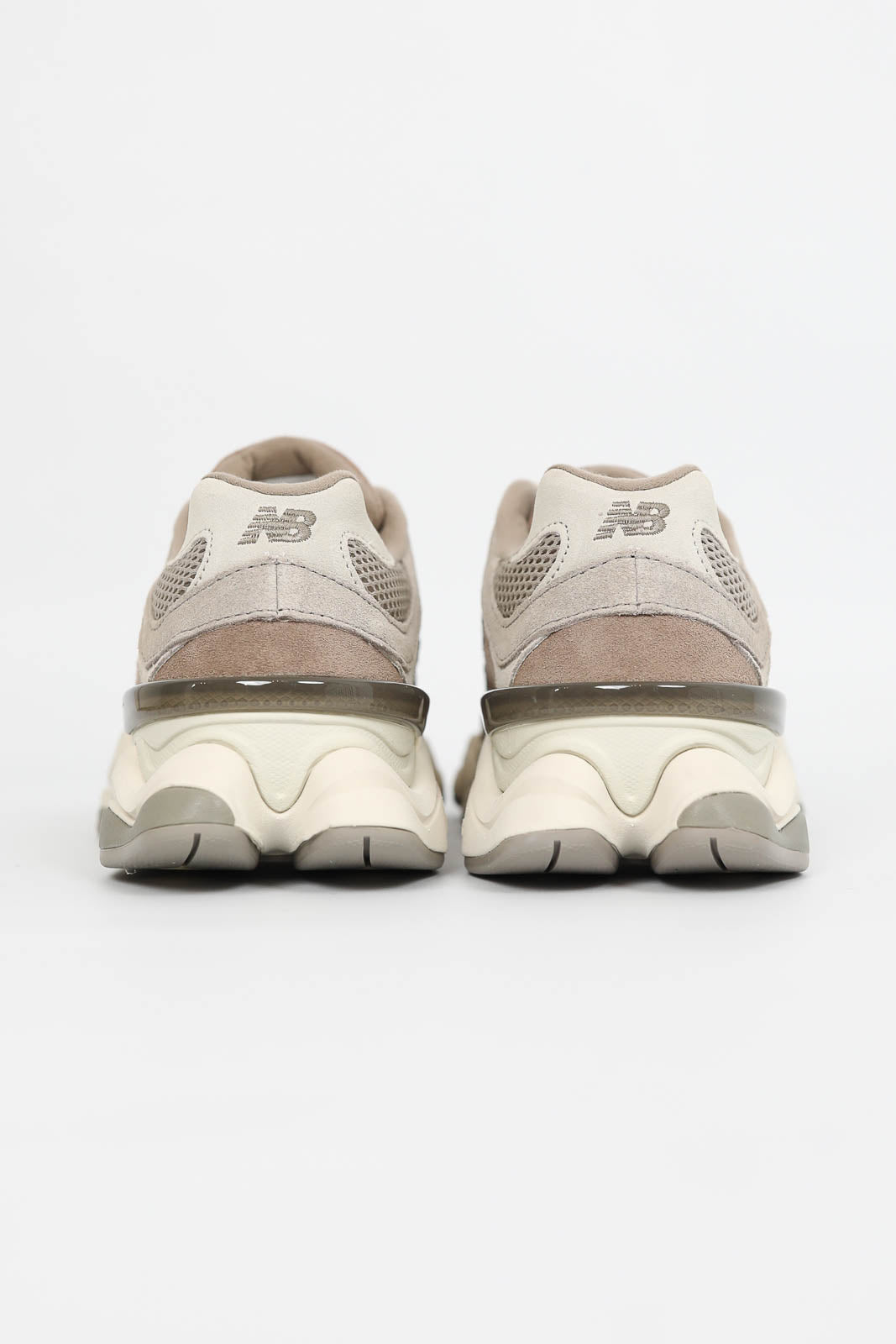 Sneakers 9060 ERC in Mushroom