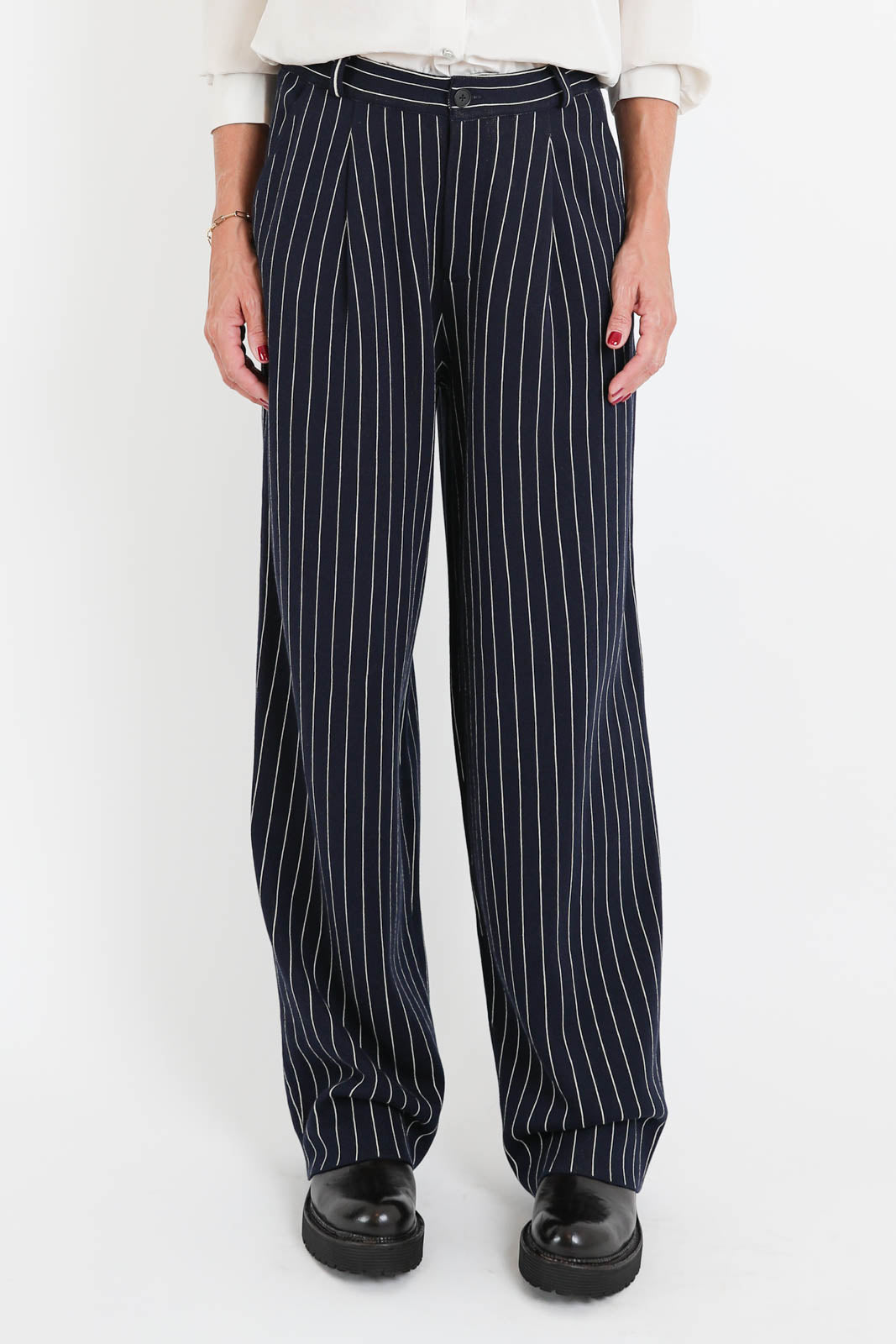 Guest in Residence, Hose Pinstripe Carpenter in Navy/Butter