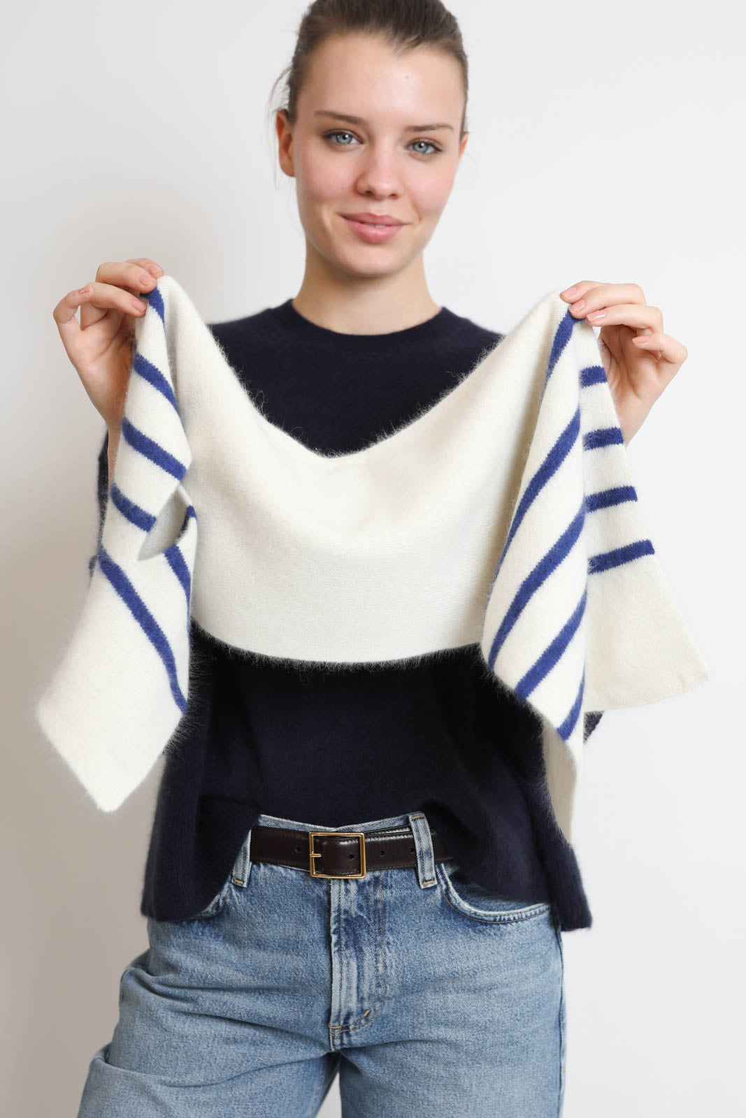 C. T. Plage, Schal Stole in White x Blue