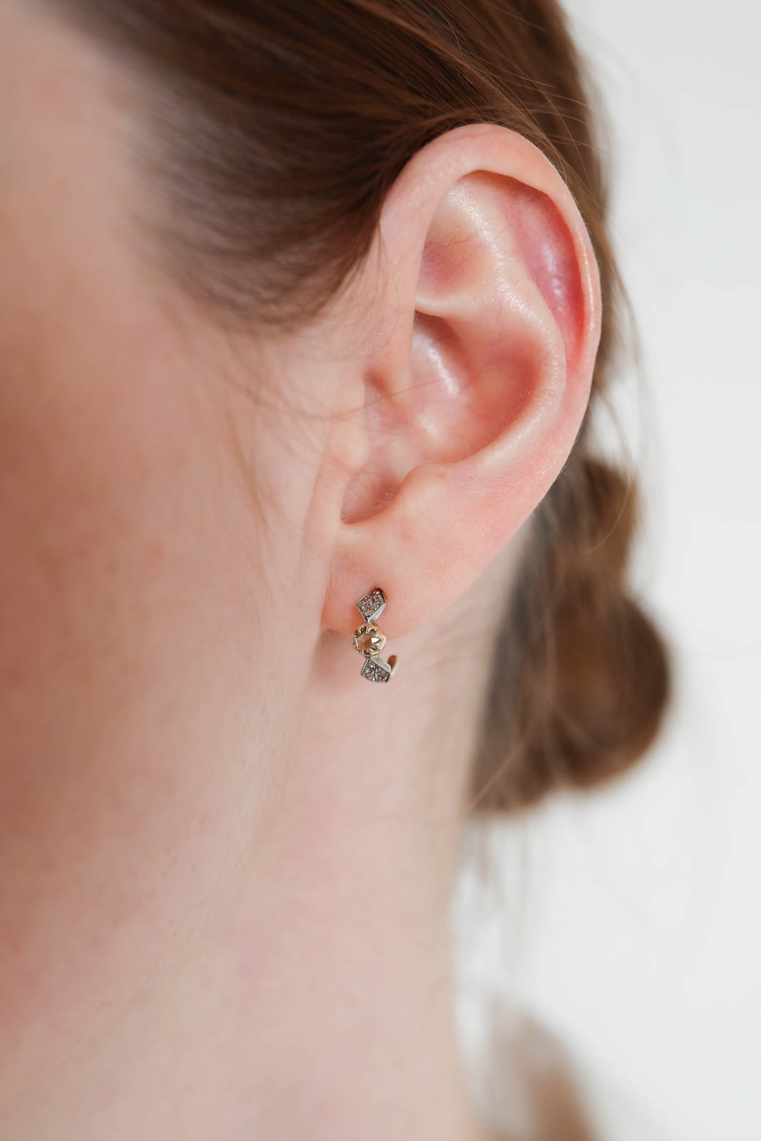 Pascale Monvoisin, boucle d'oreille Adele n° 1 en blanc