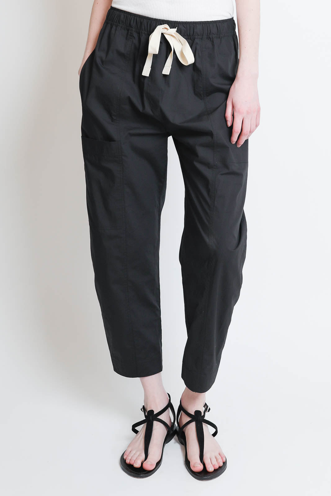 Lee Mathews, Hose Poplin in Schwarz