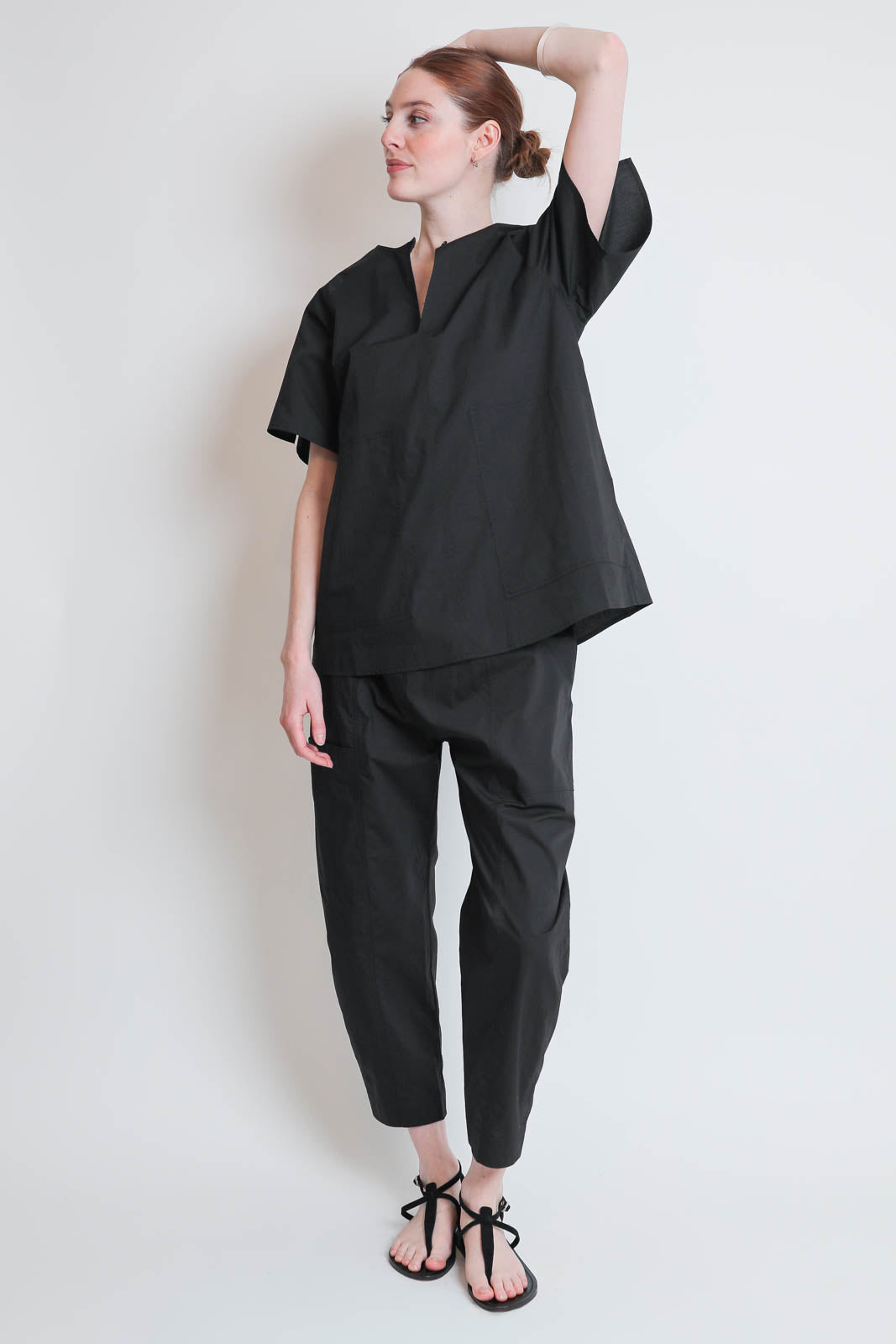 Lee Mathews, Top Poplin Tee in Schwarz