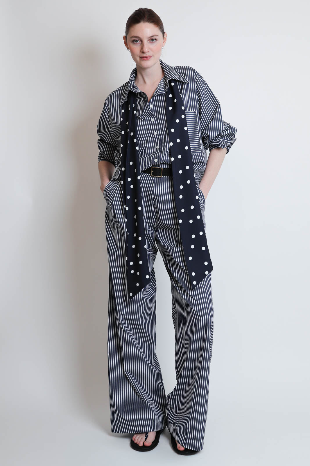 Atelier 1985, Bluse Kevin Crop in Blau/Weiss