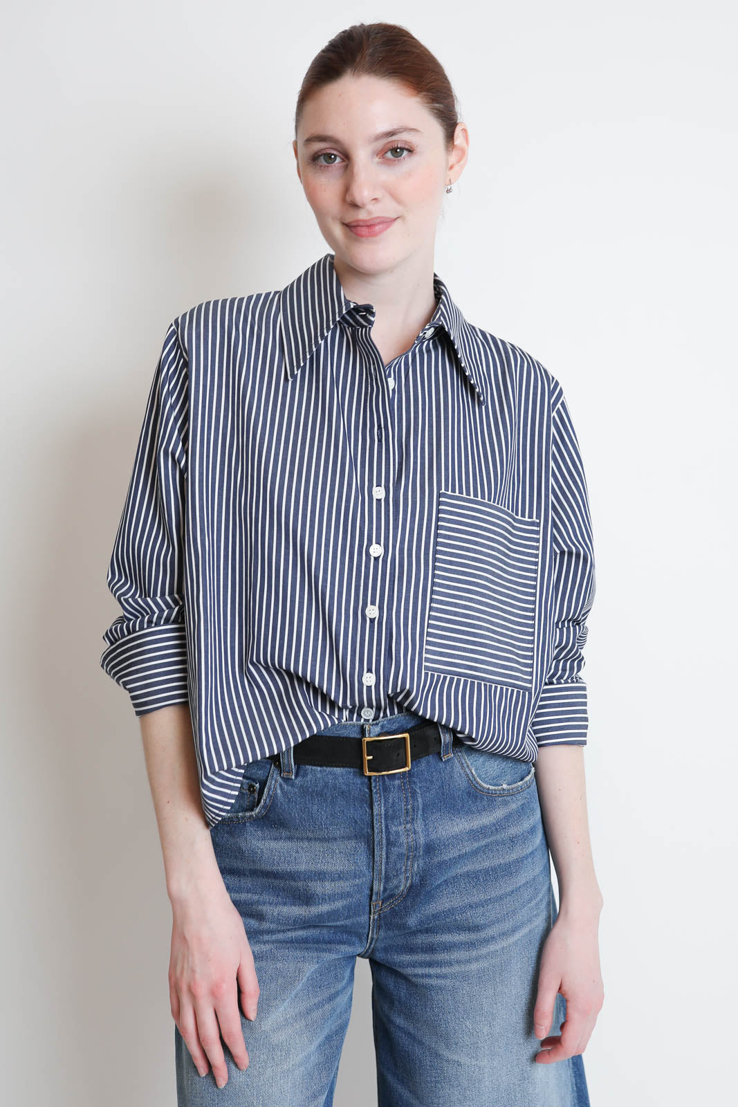 Atelier 1985, Bluse Kevin Crop in Blau/Weiss
